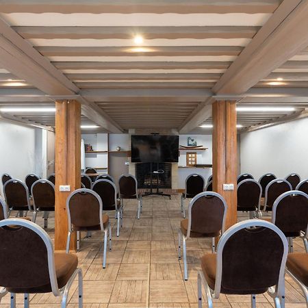Eden Park Hotel Restaurant Пон-л'Эвек Экстерьер фото