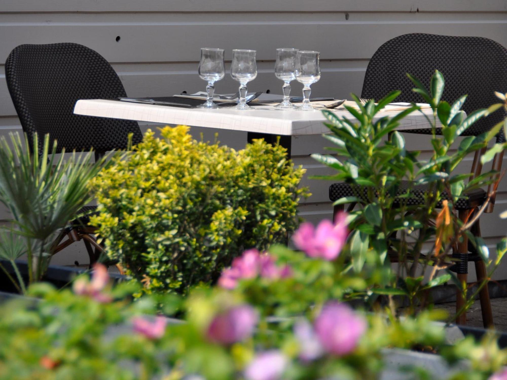 Eden Park Hotel Restaurant Пон-л'Эвек Экстерьер фото